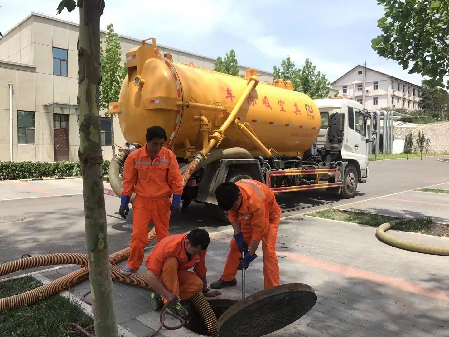 遵义化粪池清理与5-8吨吸粪车施工效率分析
